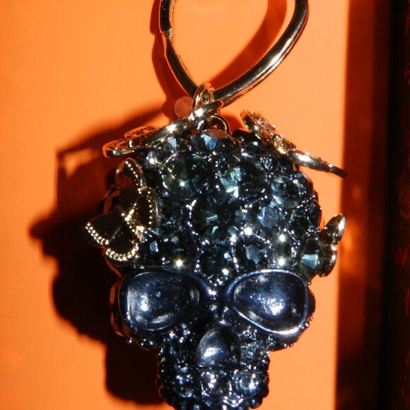 NIB | Betsey Johnson | Gunmetal Gold Butterfly Crystal Goth Skull Bag Charm - Picture 3 of 7